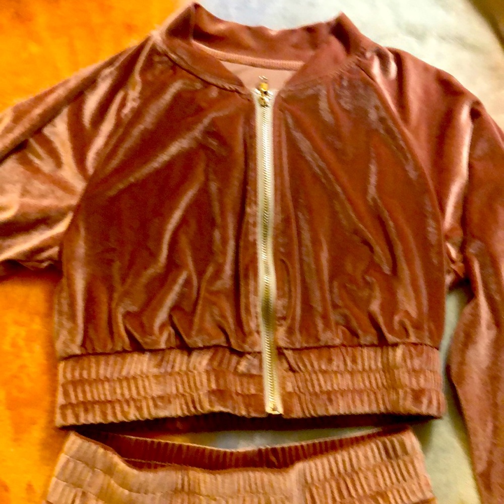 Rose gold 2pc. Velour sweatsuit size:sm